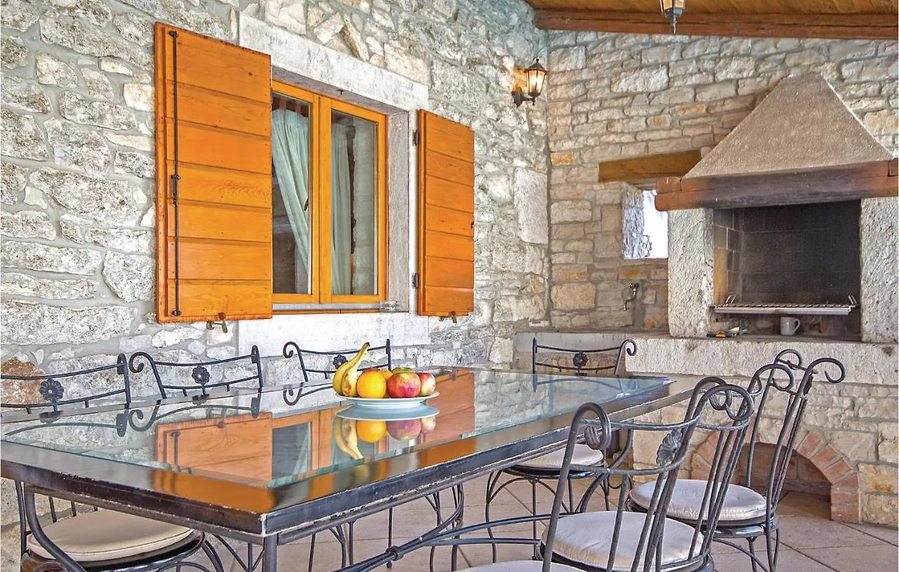 Lovely Home In Puntera With Kitchen Σπίτι διακοπών