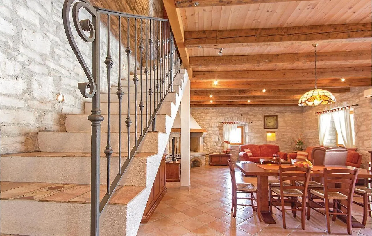 Lovely Home In Puntera With Kitchen